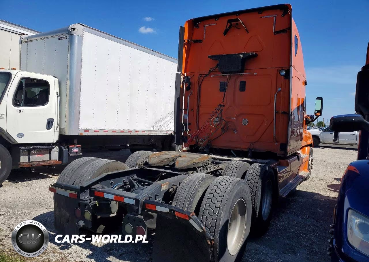 2012 Freightliner Cascadia 125 VIN:1FUJGLDR8CLBR2048 - 4