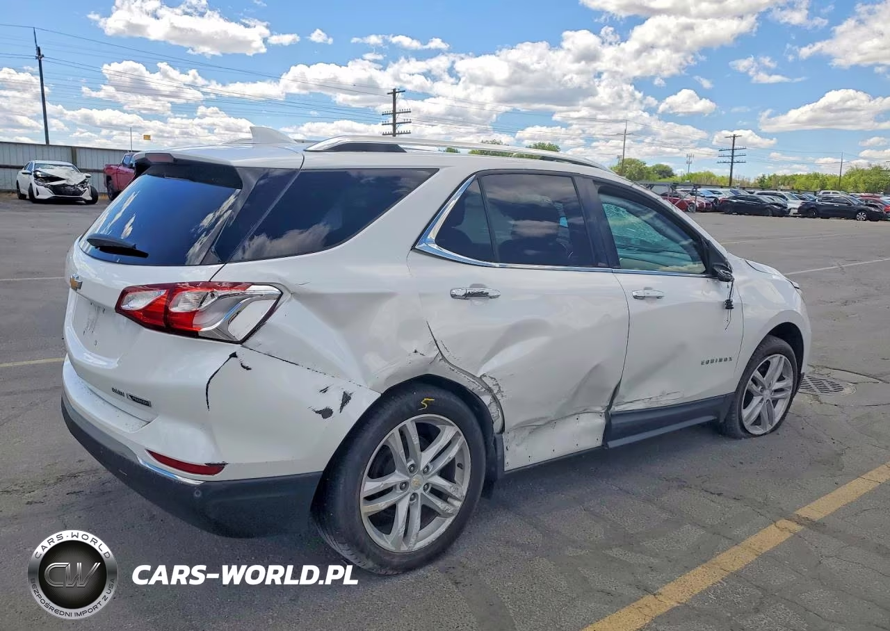 2018 Chevrolet Equinox VIN:2GNAXVEV1J6124876 - 3