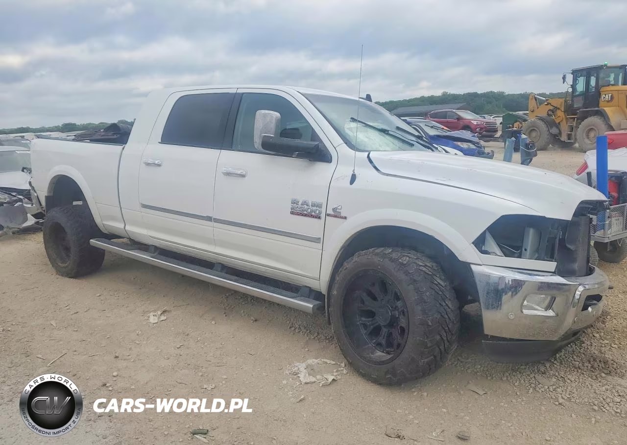 2018 Ram 2500 Laramie VIN:3C6UR5NLXJG259252 - 4