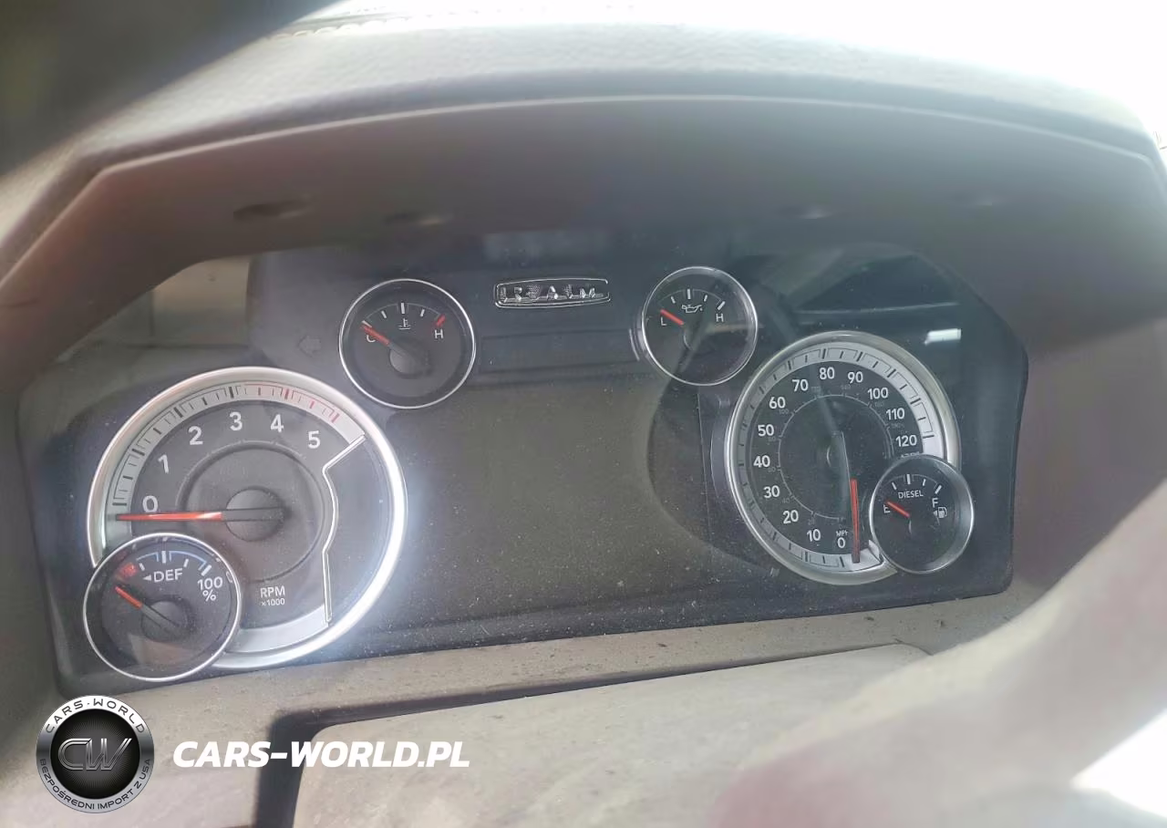 2018 Ram 2500 Laramie VIN:3C6UR5NLXJG259252 - 9
