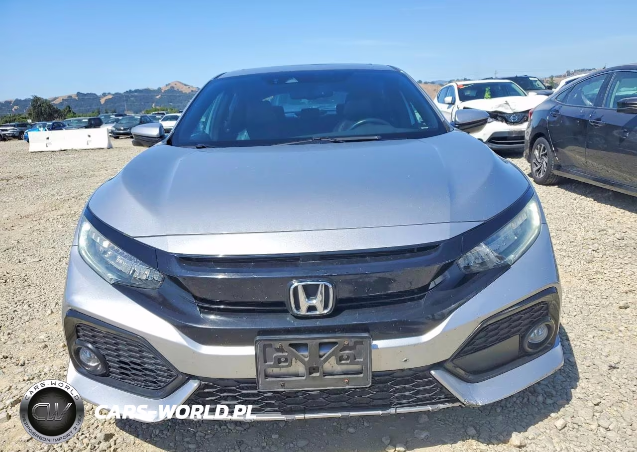 2018 Honda Civic Sport Touring VIN:SHHFK7H93JU403696 - 5