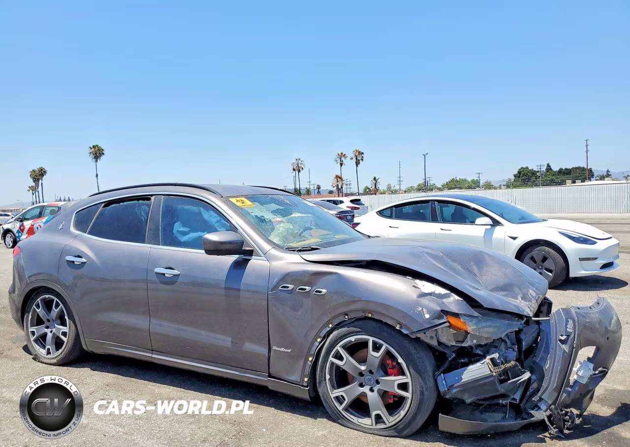 2018 Maserati Levante Sport VIN:ZN661XUS4JX302510 - 4