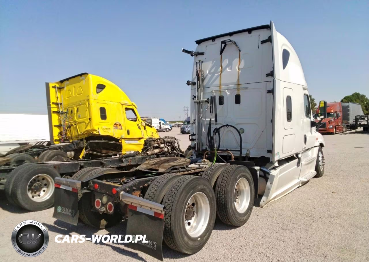 2015 Freightliner Cascadia Semi Truck VIN:3AKJGLD50FSGH8080 - 4