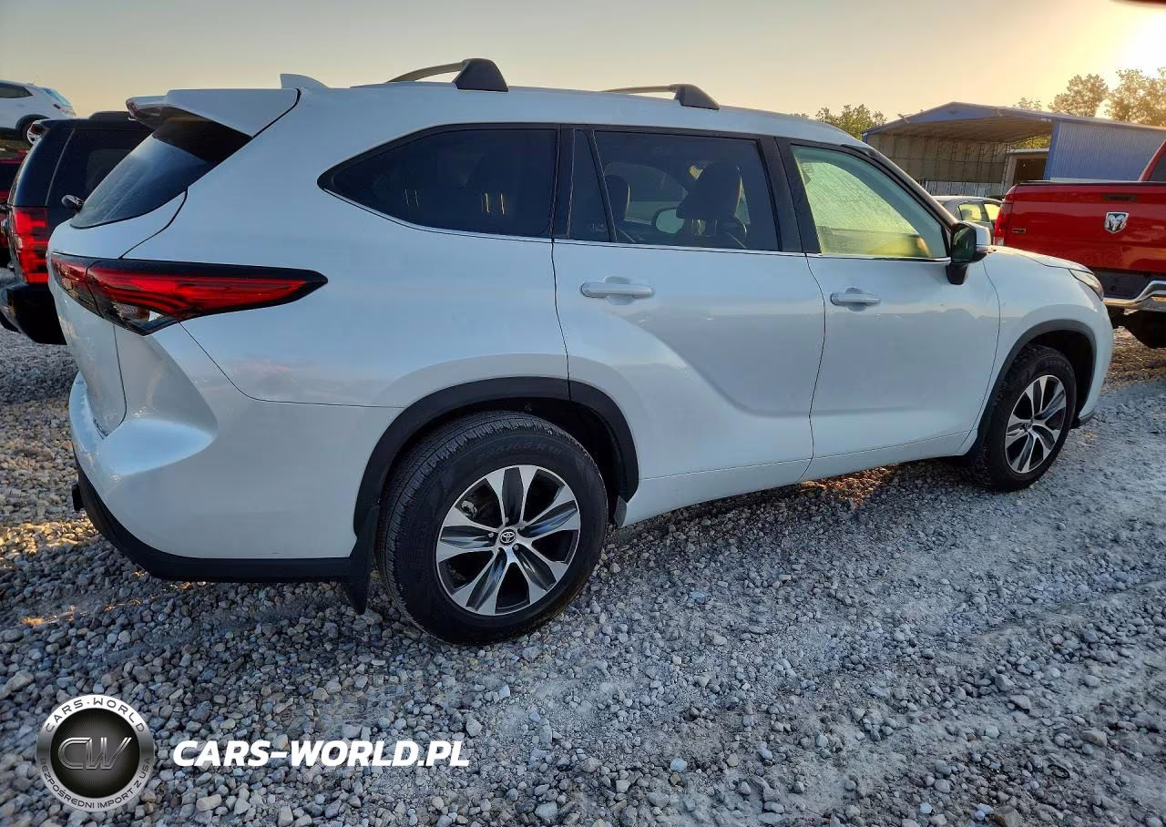 2022 Toyota Highlander Xle VIN:5TDHZRBH2NS253762 - 3