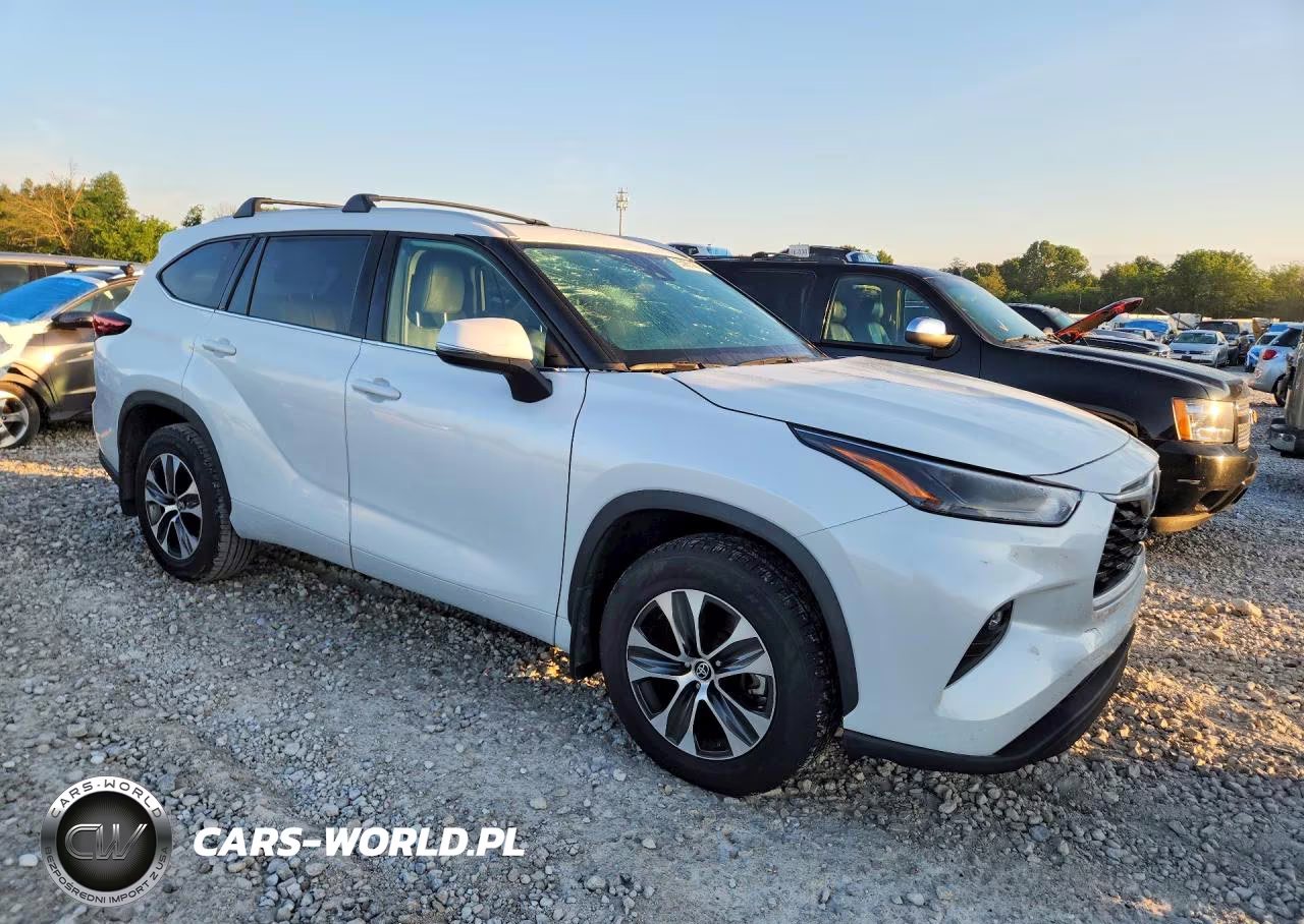 2022 Toyota Highlander Xle VIN:5TDHZRBH2NS253762 - 4