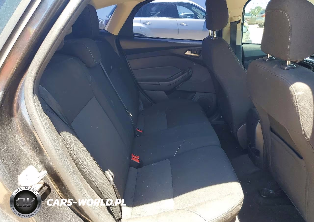 2018 Ford Focus Se VIN:1FADP3K21JL282846 - 10
