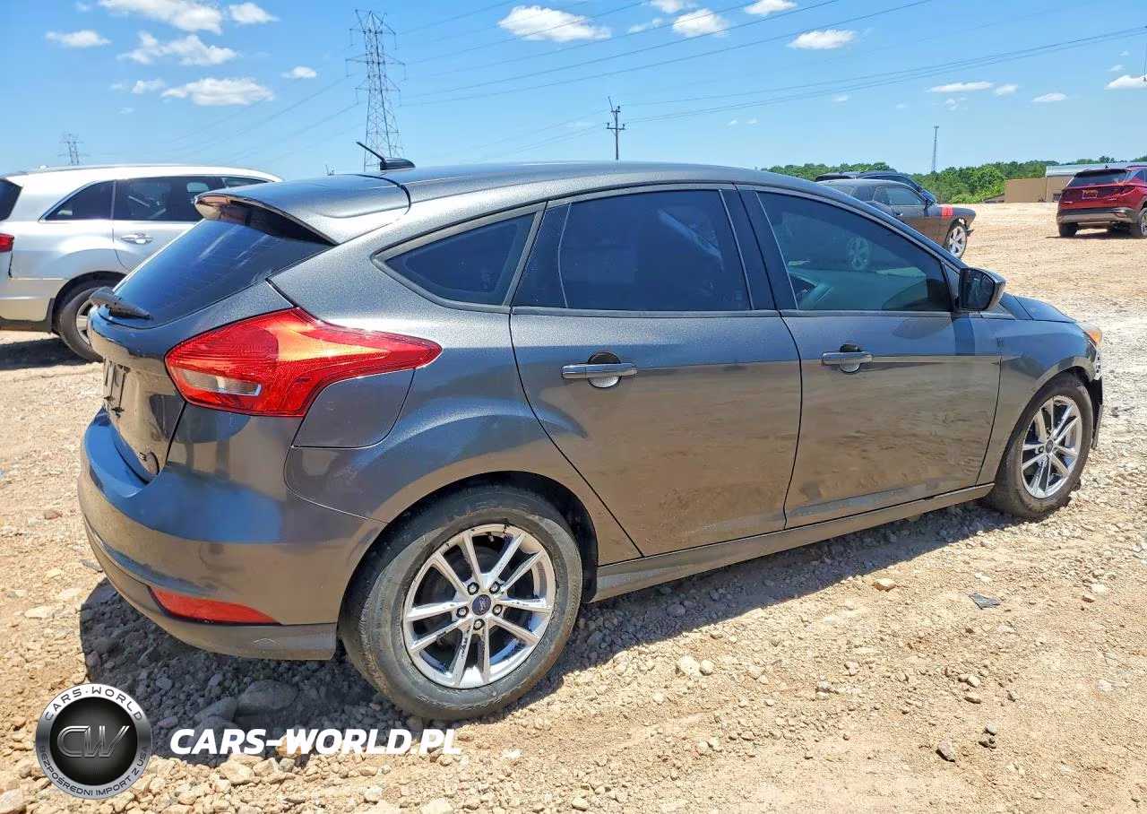 2018 Ford Focus Se VIN:1FADP3K21JL282846 - 3