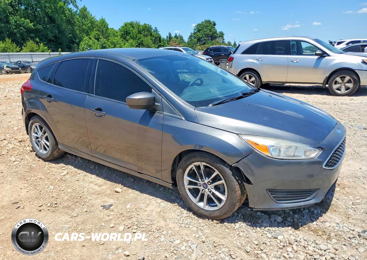 2018 Ford Focus Se VIN:1FADP3K21JL282846 - 4