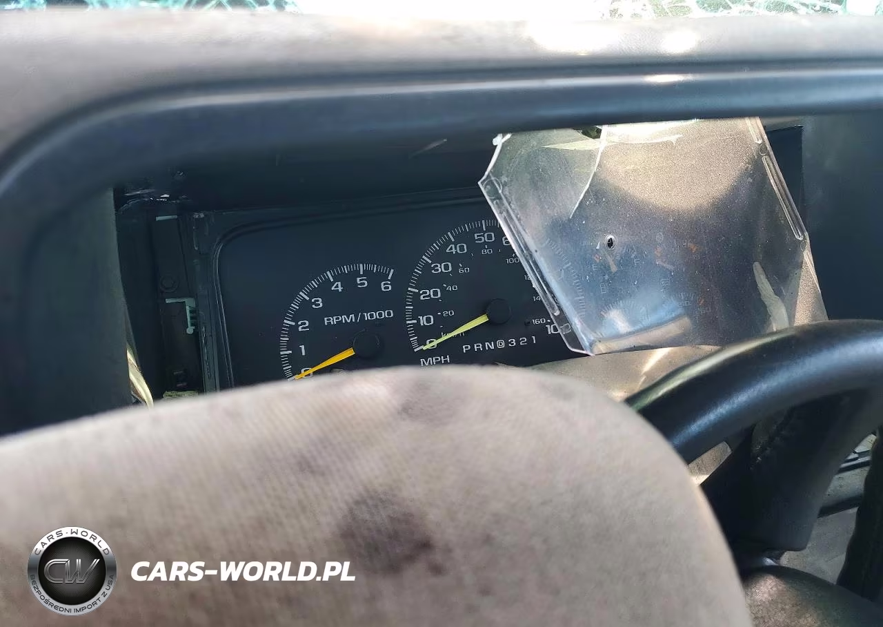1999 Chevrolet Suburban K1500 VIN:3GNFK16R2XG199002 - 9