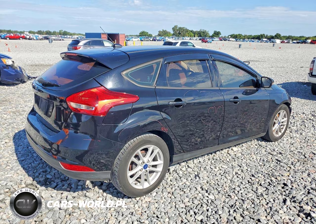 2018 Ford Focus Se VIN:1FADP3K2XJL256567 - 3