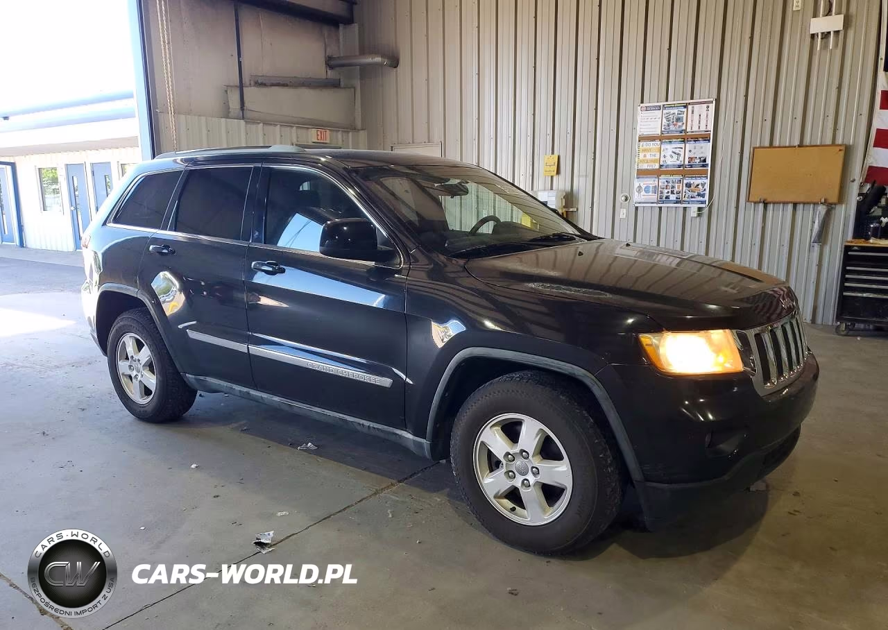 2011 Jeep Grand Cherokee Laredo VIN:1J4RS4GGXBC577867 - 4