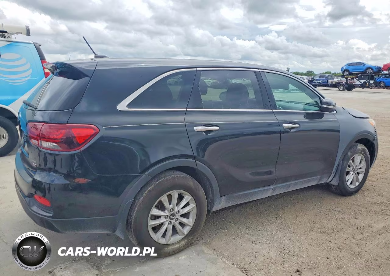 2019 Kia Sorento L VIN:5XYPG4A39KG574233 - 3