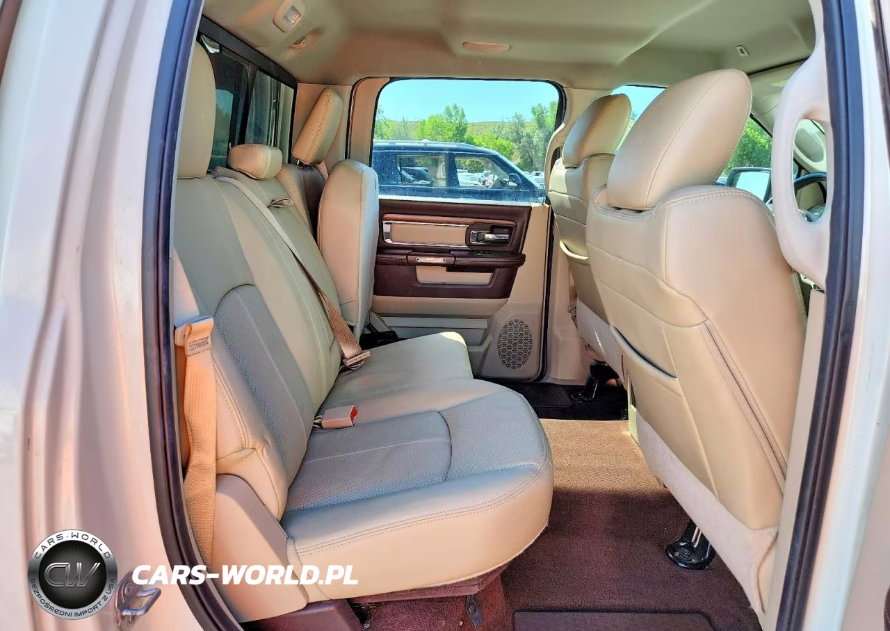 2018 Ram 1500 Laramie VIN:1C6RR7NM7JS255789 - 10