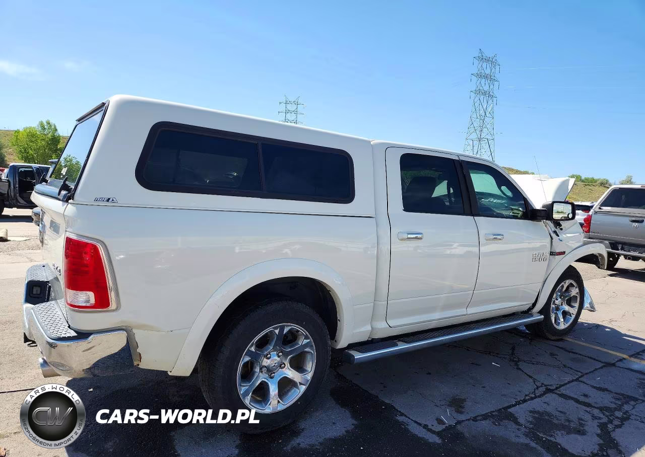 2018 Ram 1500 Laramie VIN:1C6RR7NM7JS255789 - 3