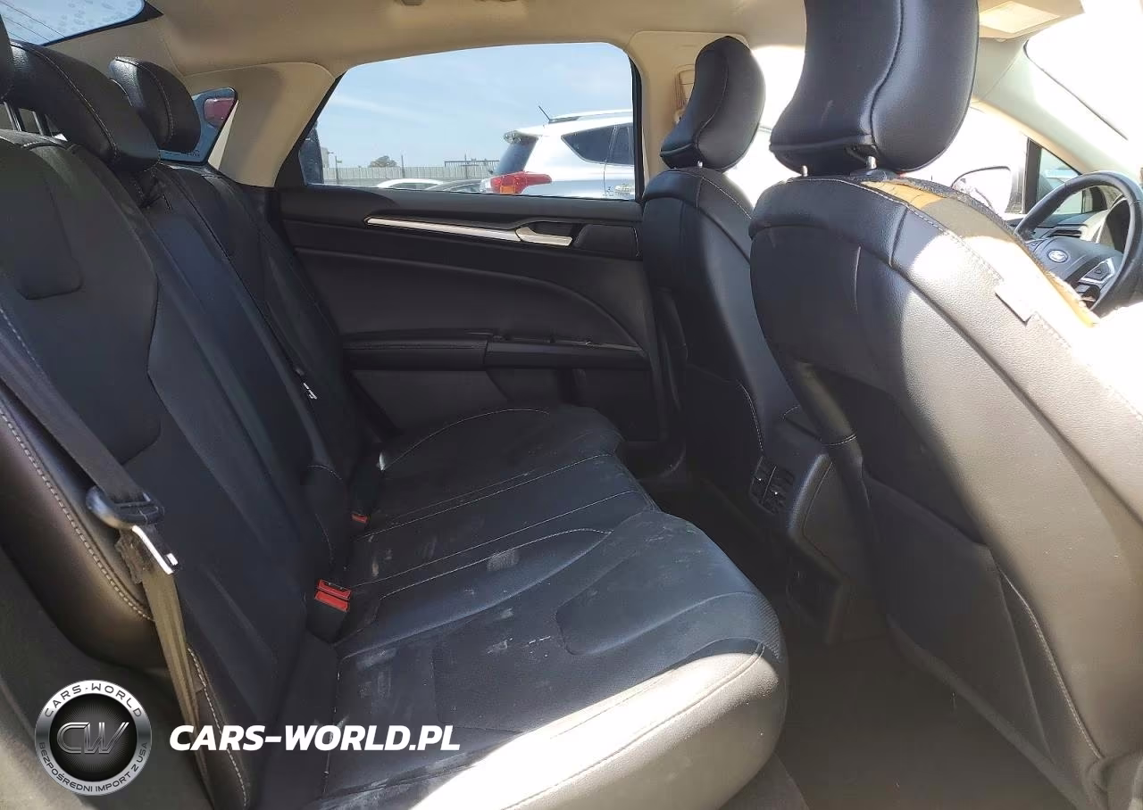 2018 Ford Fusion Energi Titanium VIN:3FA6P0SU9JR150413 - 10