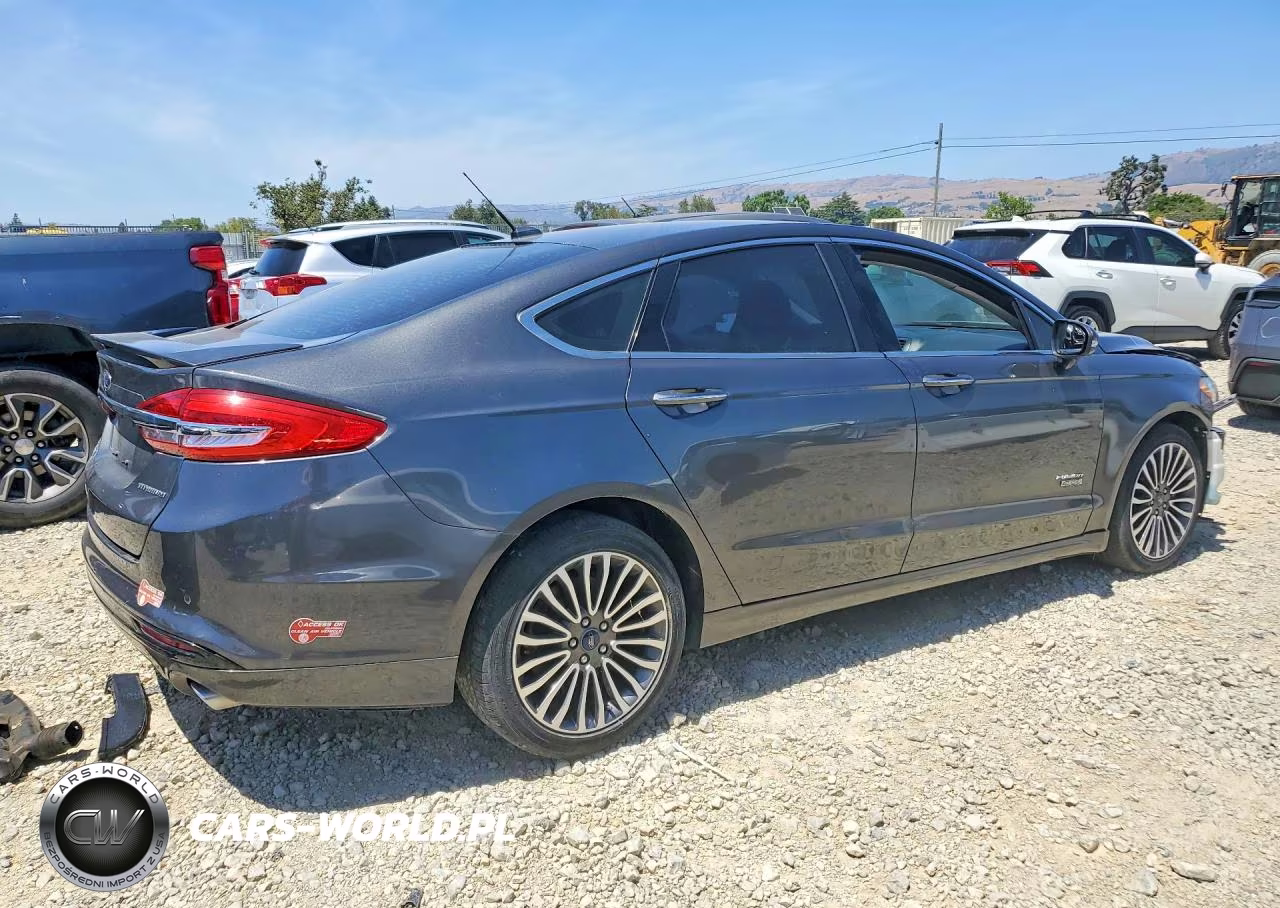 2018 Ford Fusion Energi Titanium VIN:3FA6P0SU9JR150413 - 3