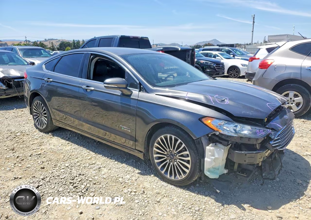 2018 Ford Fusion Energi Titanium VIN:3FA6P0SU9JR150413 - 4