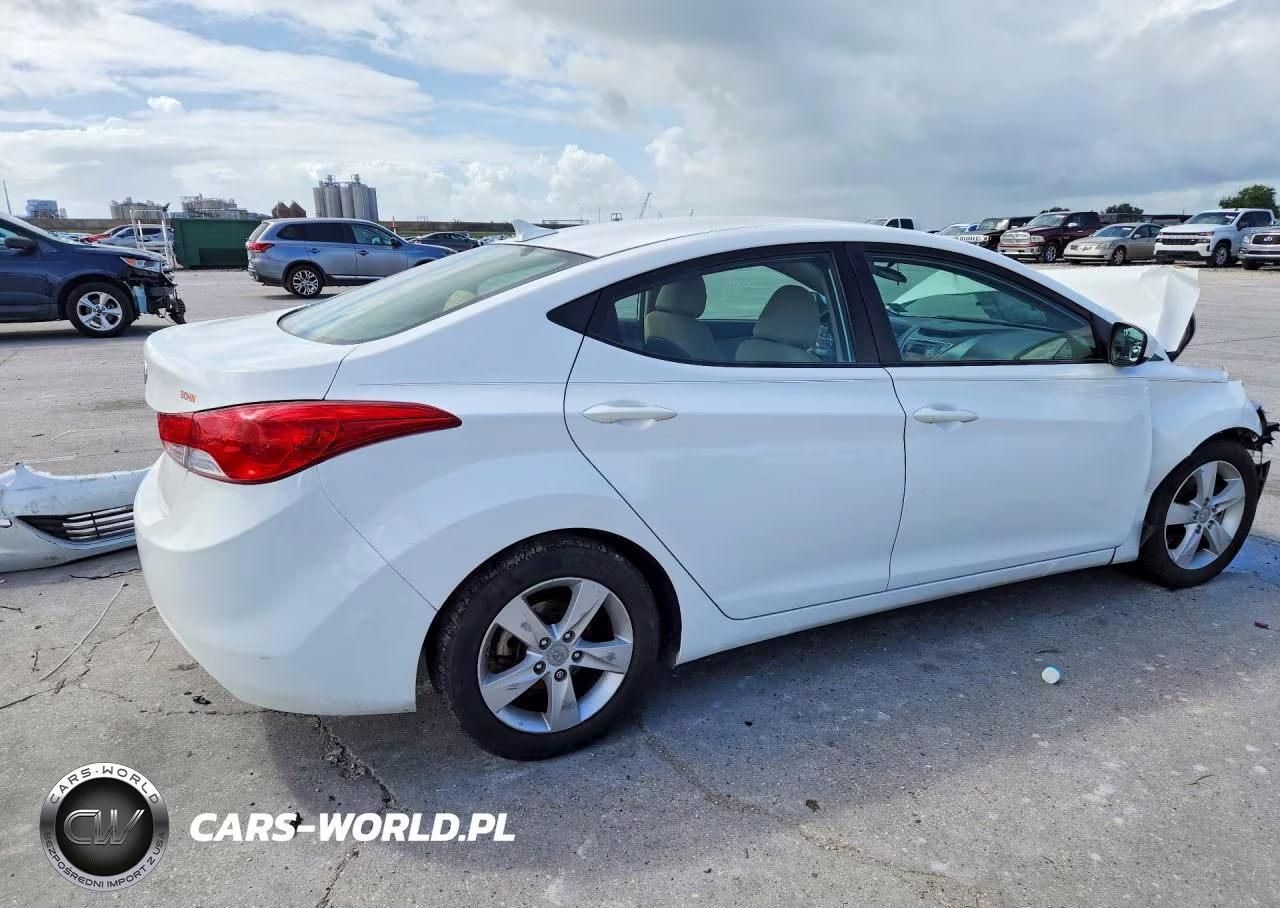 2013 Hyundai Elantra Gls VIN:5NPDH4AE6DH306849 - 3
