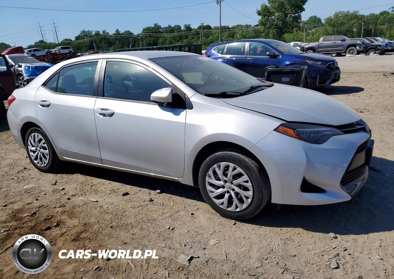2017 Toyota Corolla Le VIN:2T1BURHE1HC850142 - 4