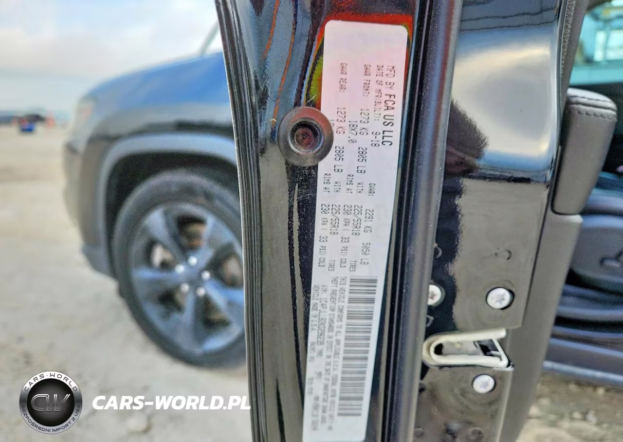 2019 Jeep Cherokee Latitude Plus VIN:1C4PJLLB2KD296239 - 12