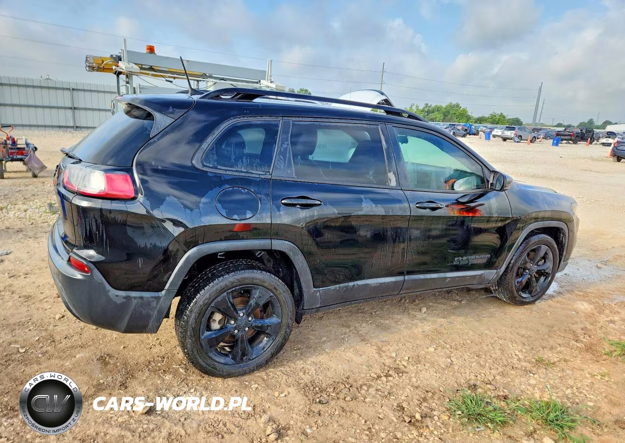 2019 Jeep Cherokee Latitude Plus VIN:1C4PJLLB2KD296239 - 3