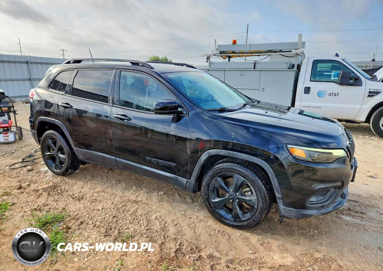 2019 Jeep Cherokee Latitude Plus VIN:1C4PJLLB2KD296239 - 4