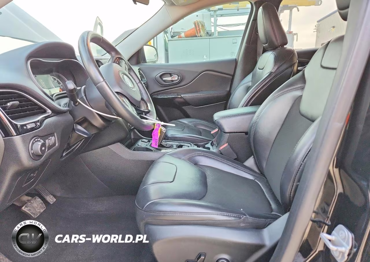 2019 Jeep Cherokee Latitude Plus VIN:1C4PJLLB2KD296239 - 7