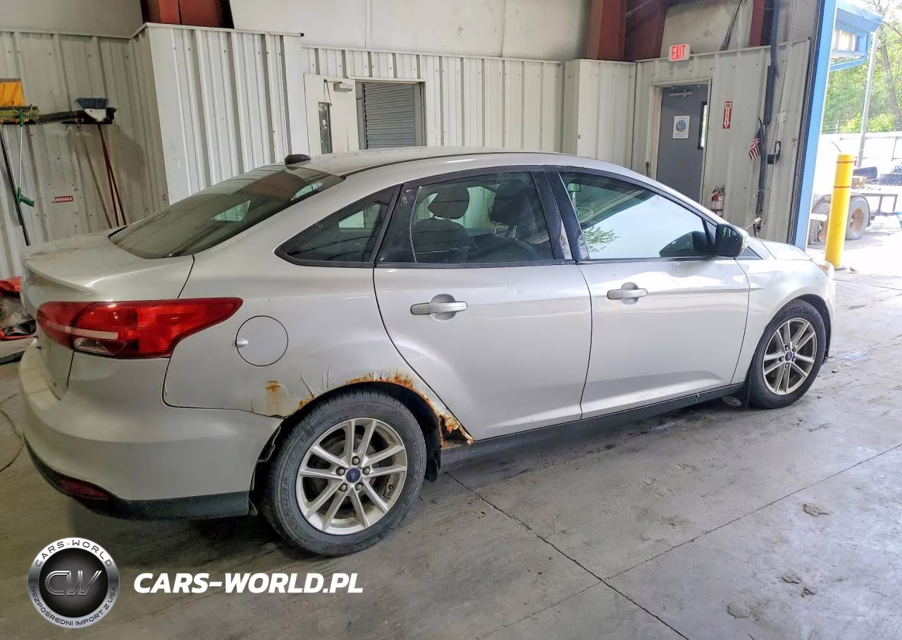 2015 Ford Focus Se VIN:1FADP3F27FL353033 - 3