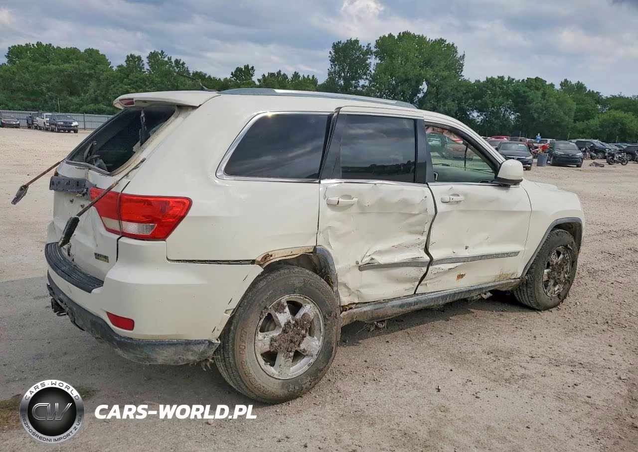 2011 Jeep Grand Cherokee Laredo VIN:1J4RR4GGXBC566749 - 3