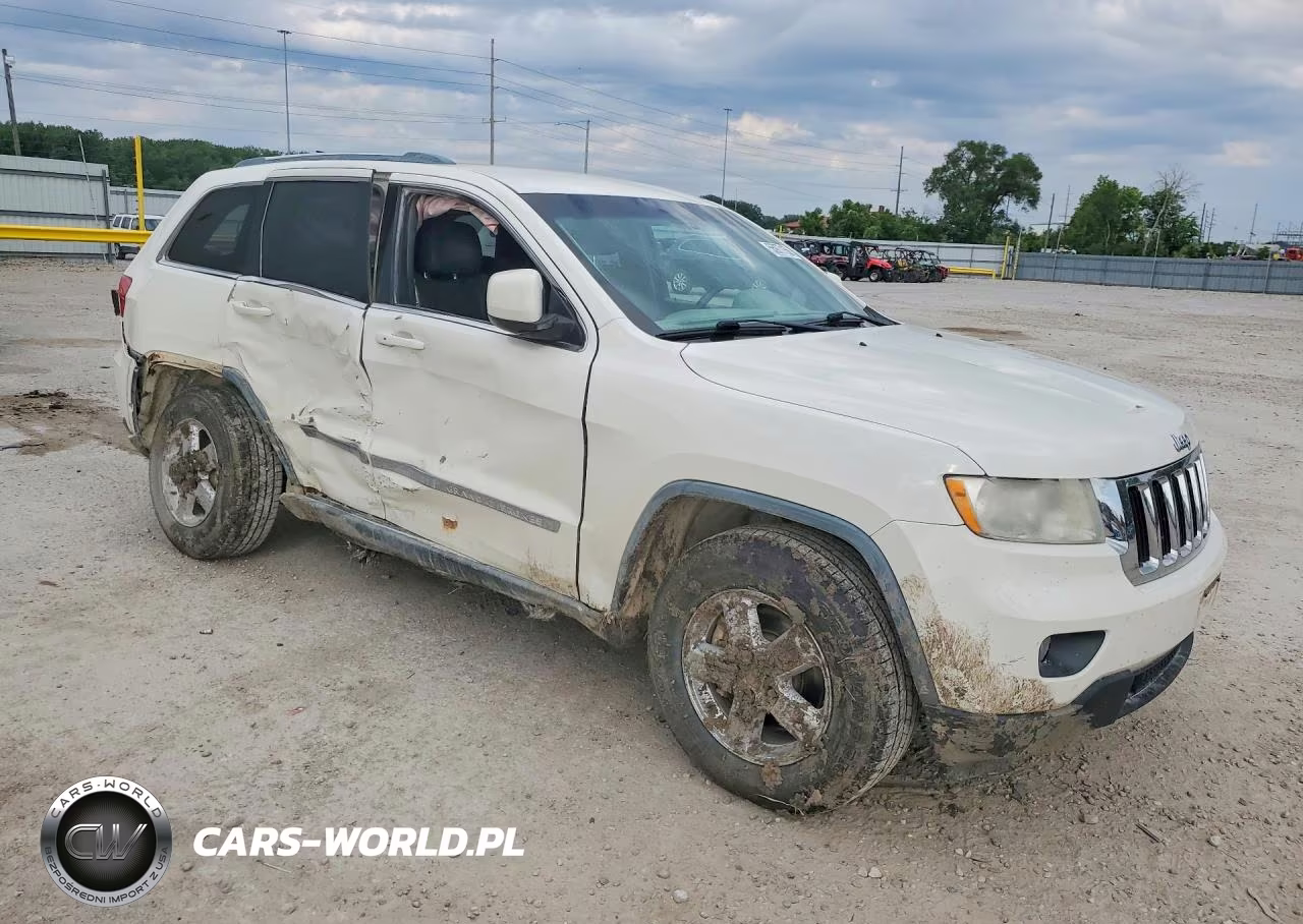 2011 Jeep Grand Cherokee Laredo VIN:1J4RR4GGXBC566749 - 4