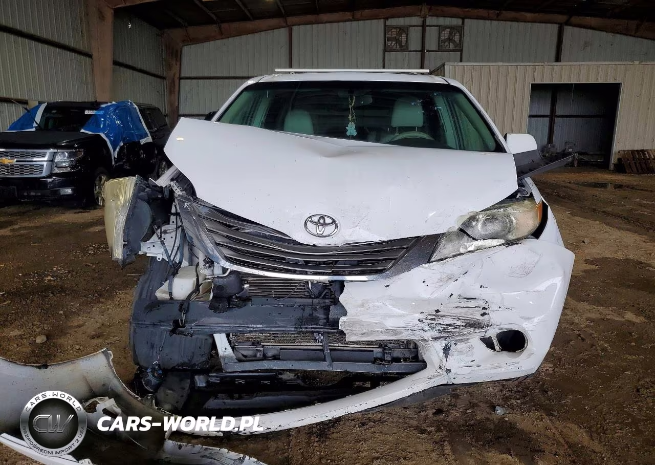 2012 Toyota Sienna VIN:5TDYK3DC1CS189763 - 5