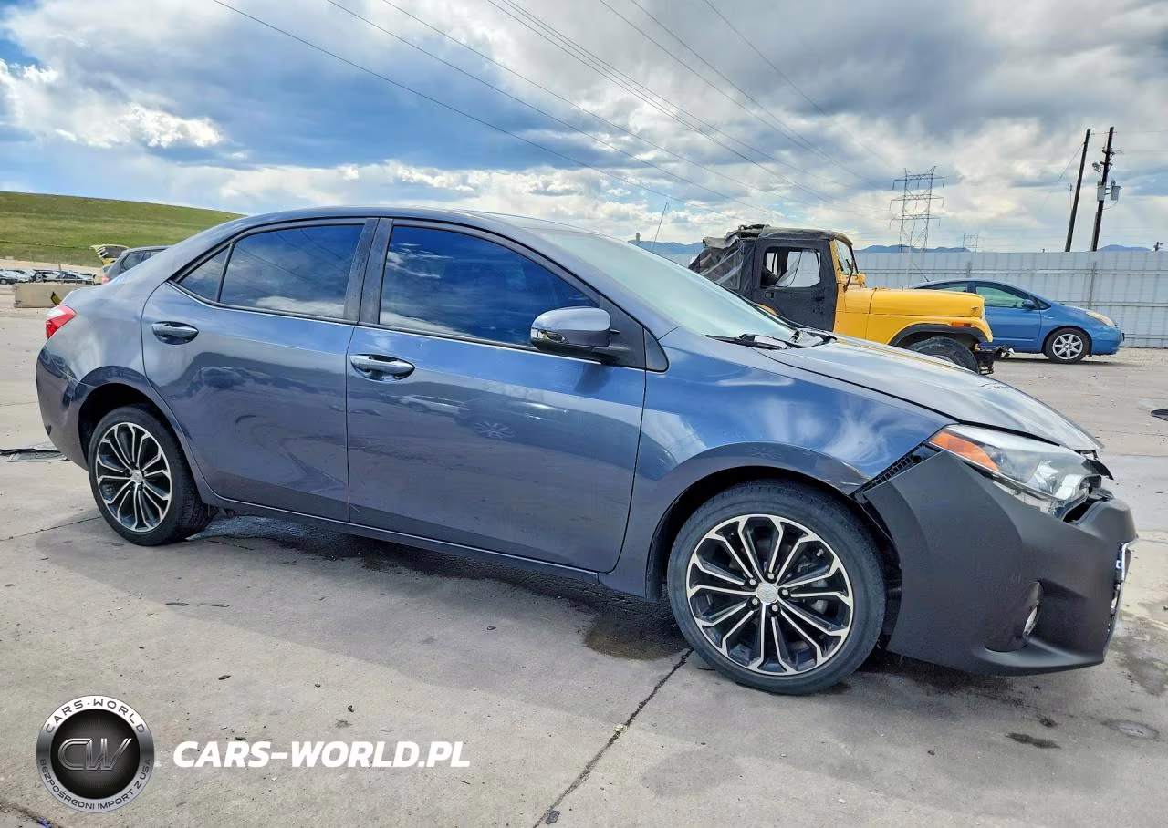 2015 Toyota Corolla S Plus VIN:5YFBURHE3FP355910 - 4