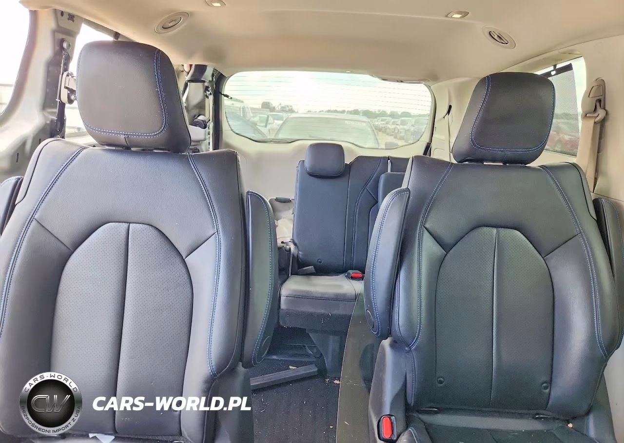2021 Chrysler Pacifica Hybrid Touring L VIN:2C4RC1L77MR517479 - 10