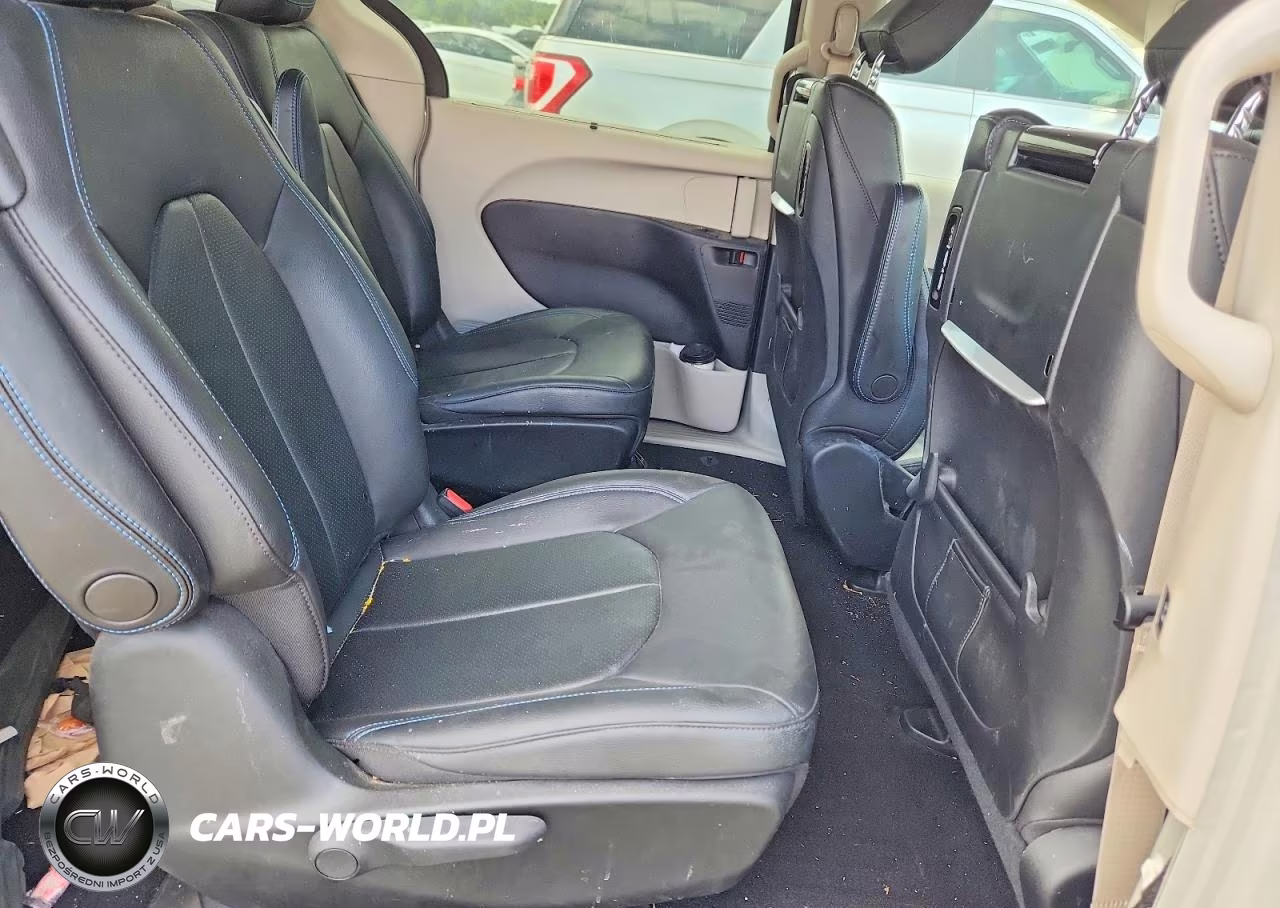 2021 Chrysler Pacifica Hybrid Touring L VIN:2C4RC1L77MR517479 - 11