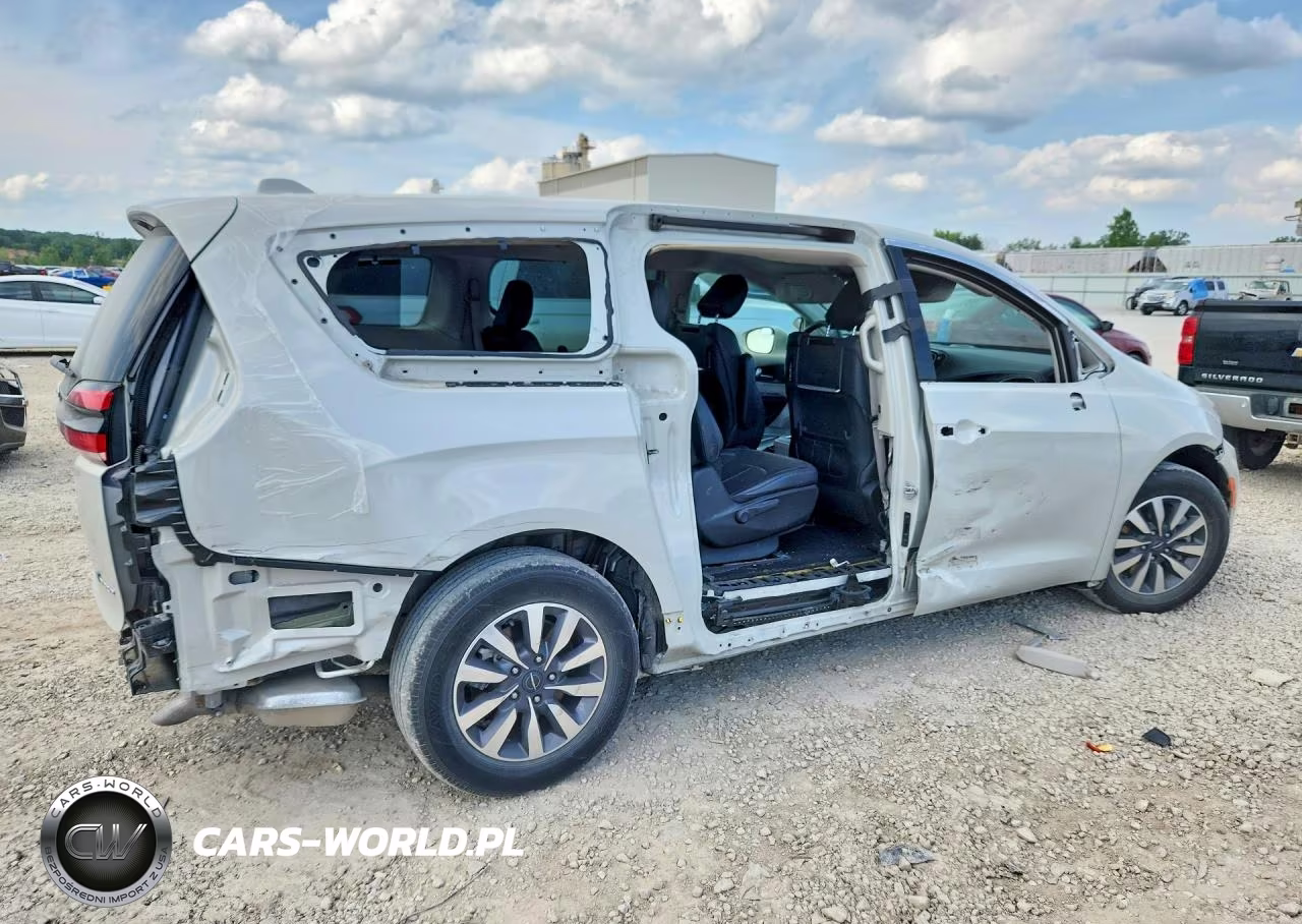 2021 Chrysler Pacifica Hybrid Touring L VIN:2C4RC1L77MR517479 - 3