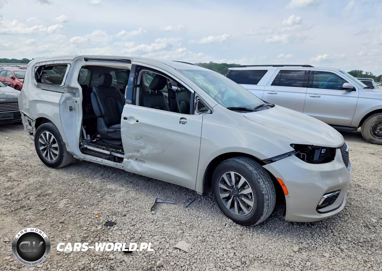 2021 Chrysler Pacifica Hybrid Touring L VIN:2C4RC1L77MR517479 - 4
