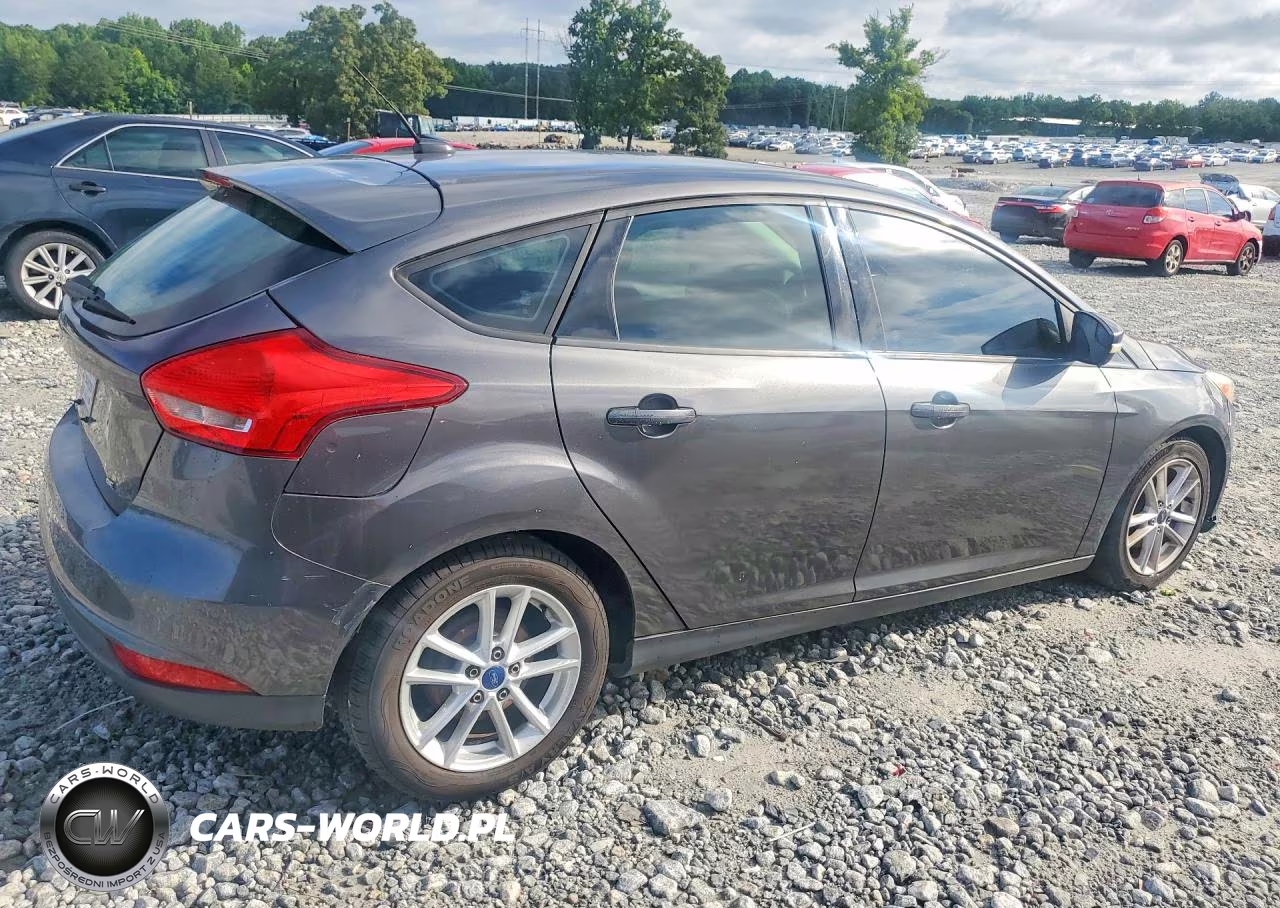 2015 Ford Focus Se VIN:1FADP3K27FL328736 - 3