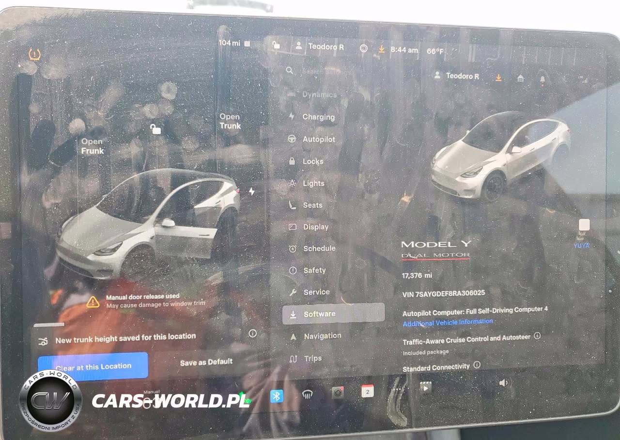 2024 Tesla Model Y VIN:7SAYGDEF8RA306025 - 9