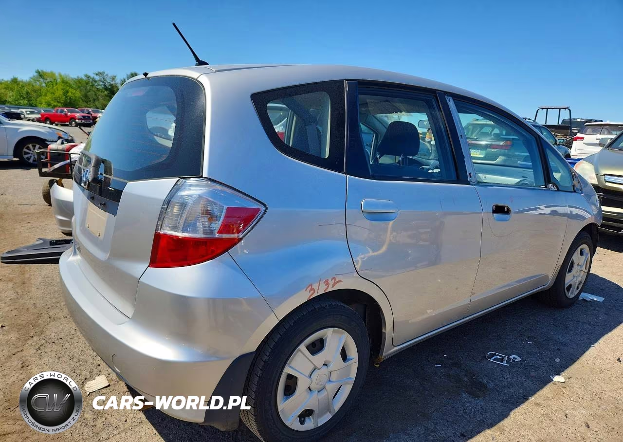 2012 Honda Fit VIN:JHMGE8H30CS004411 - 3