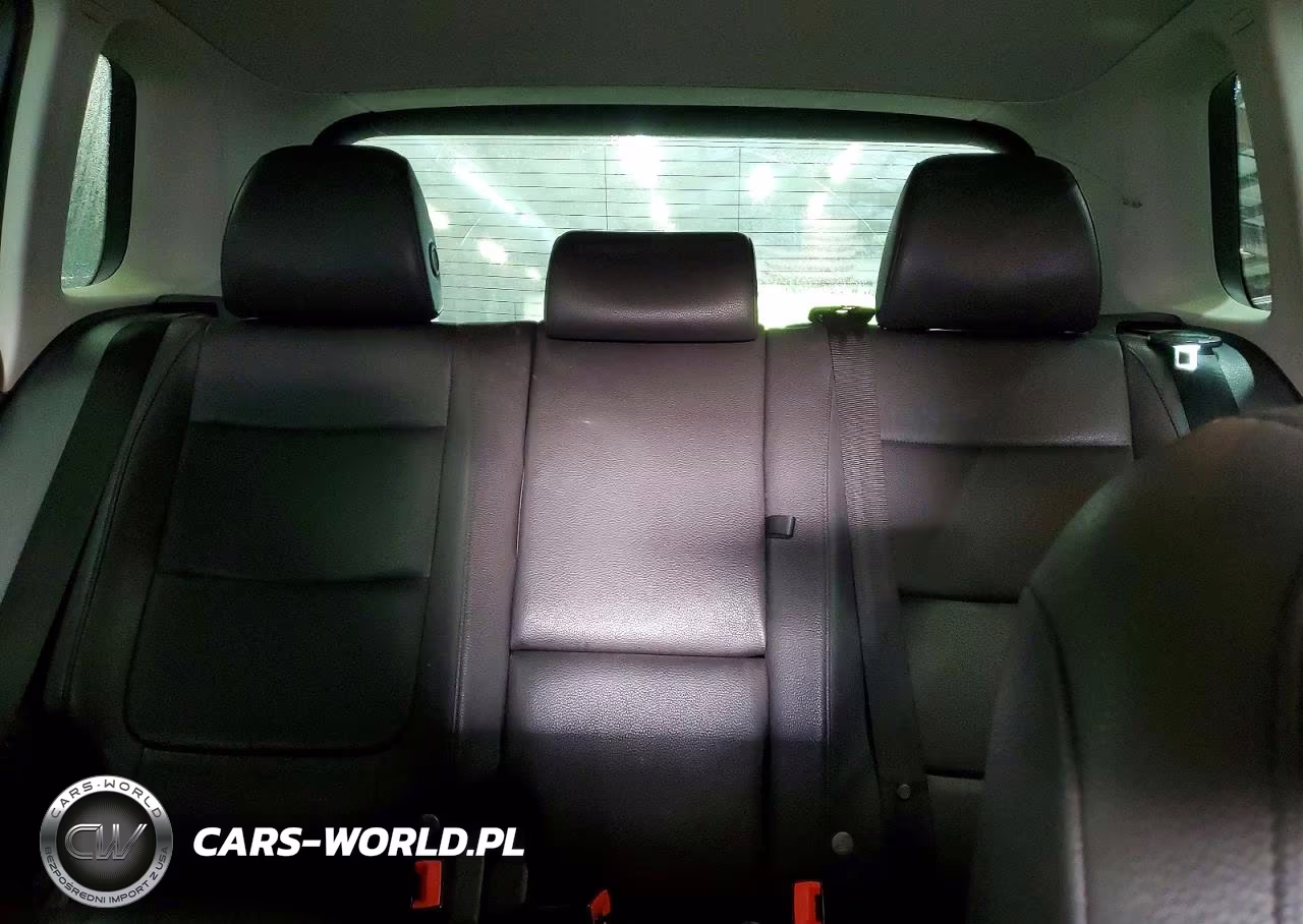 2015 Volkswagen Tiguan S VIN:WVGBV7AX5FW586596 - 10