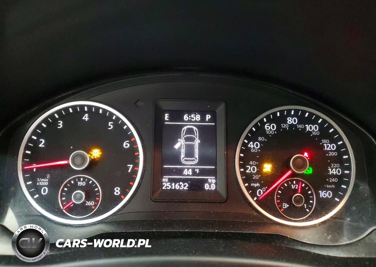 2015 Volkswagen Tiguan S VIN:WVGBV7AX5FW586596 - 9