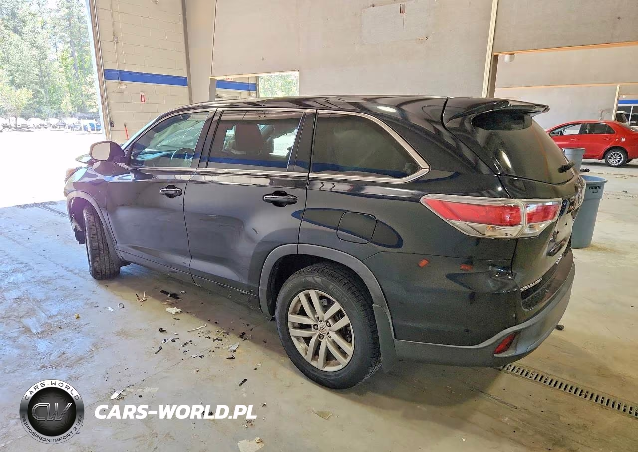 2015 Toyota Highlander Le VIN:5TDBKRFH5FS214735 - 2