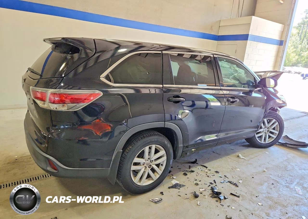 2015 Toyota Highlander Le VIN:5TDBKRFH5FS214735 - 3