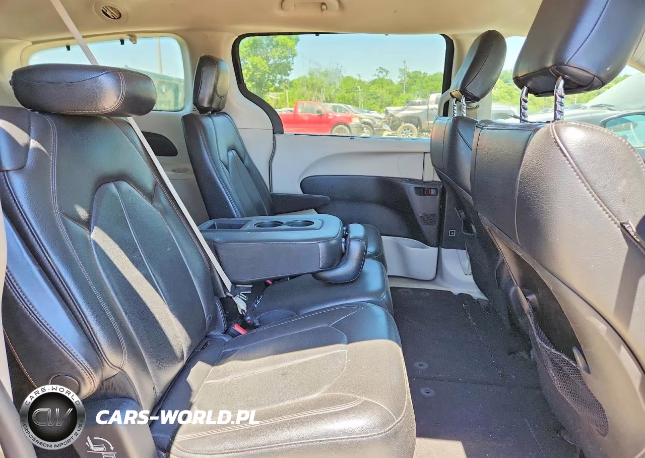 2017 Chrysler Pacifica Touring L VIN:2C4RC1BG6HR733850 - 11