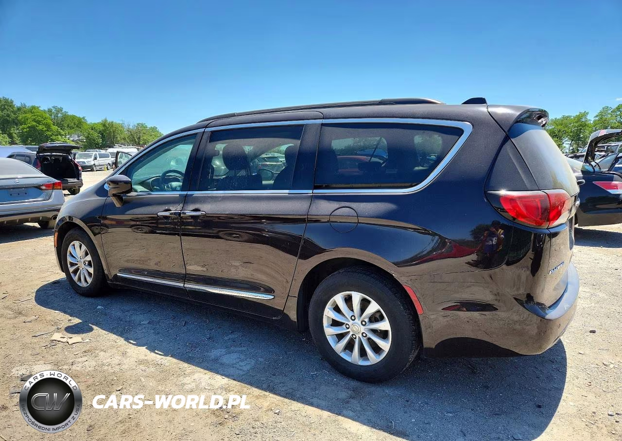 2017 Chrysler Pacifica Touring L VIN:2C4RC1BG6HR733850 - 2