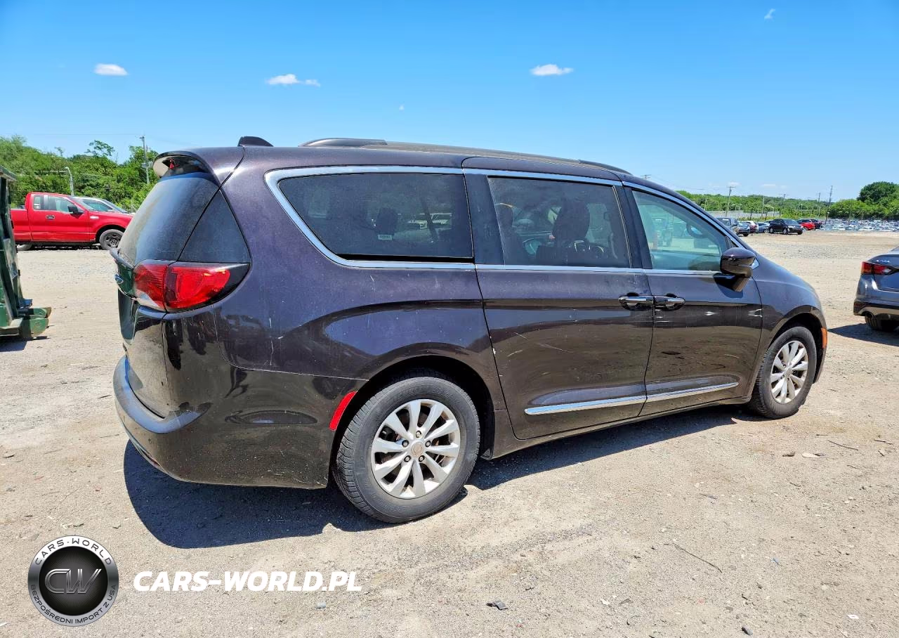2017 Chrysler Pacifica Touring L VIN:2C4RC1BG6HR733850 - 3