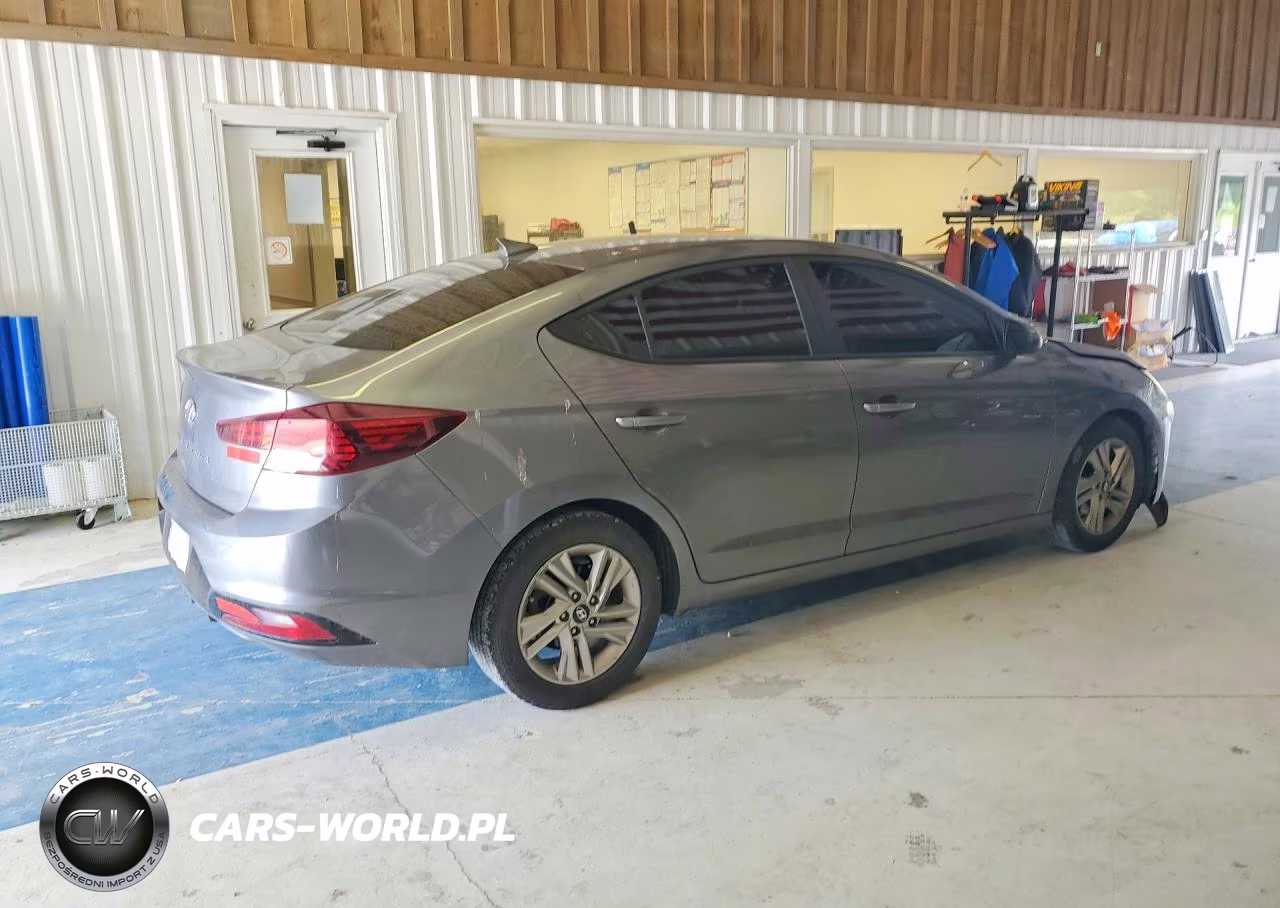2019 Hyundai Elantra Sel VIN:5NPD84LF3KH457344 - 3