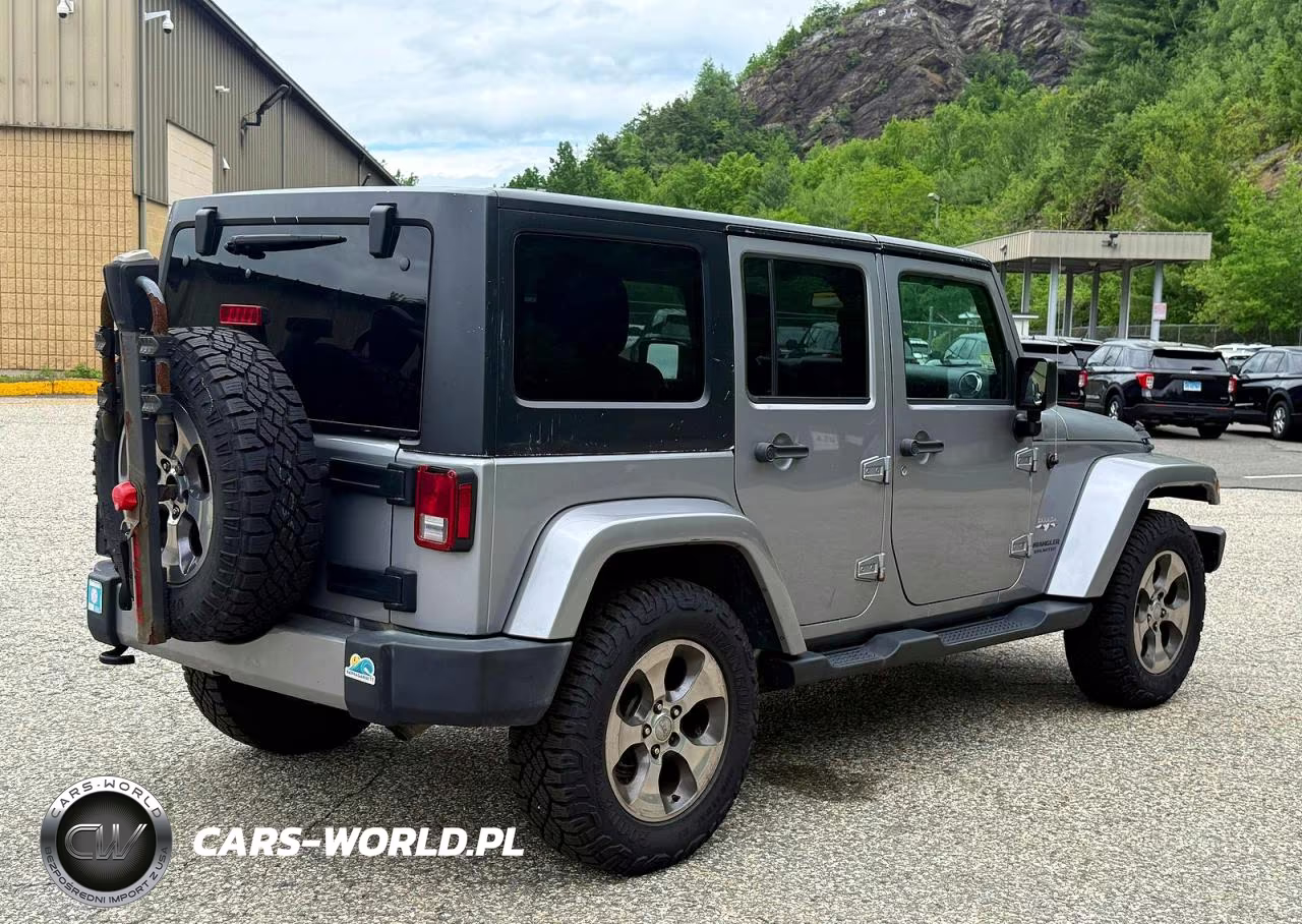 2016 Jeep Wrangler Unlimited Sahara VIN:1C4BJWEG9GL205193 - 4