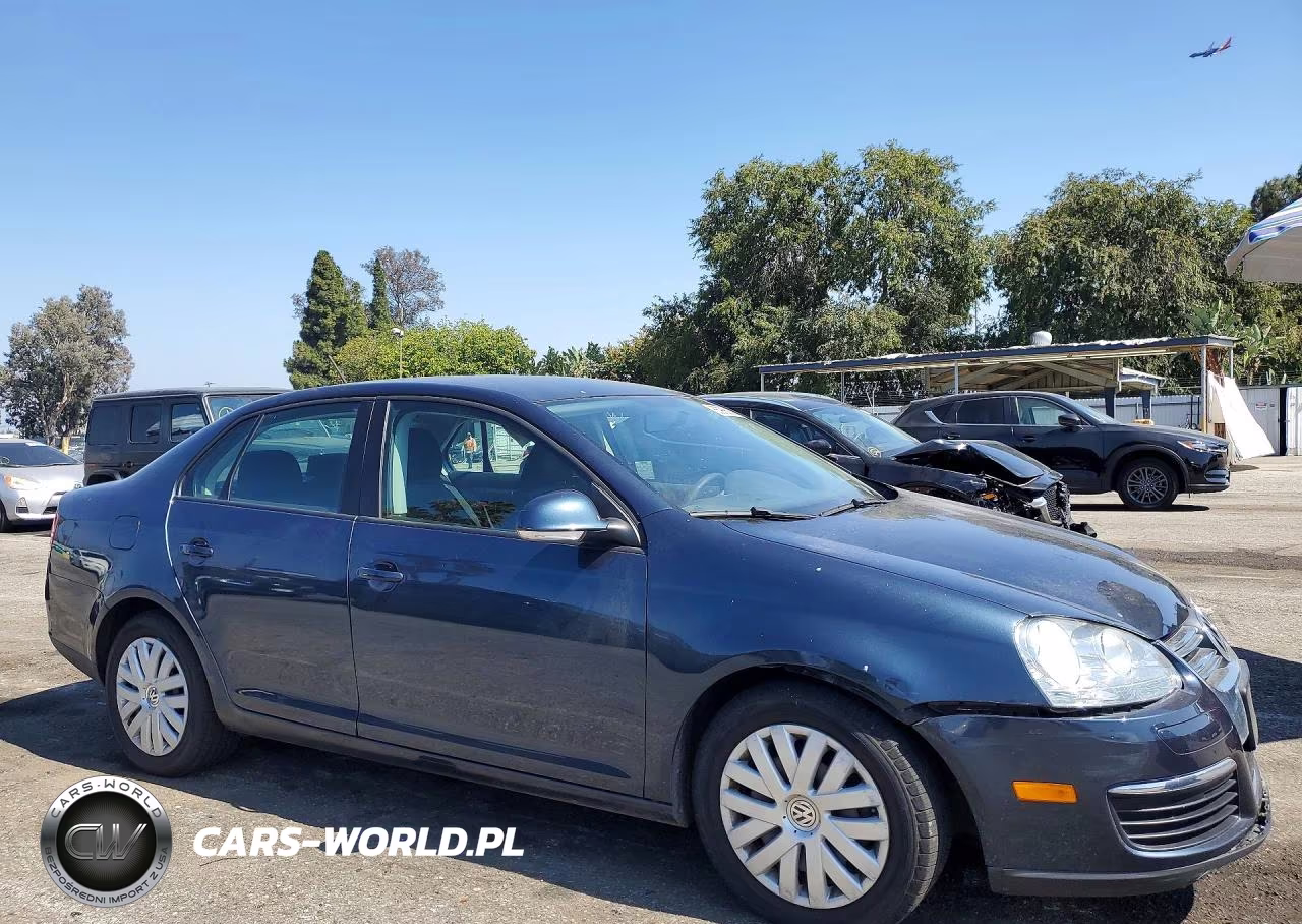 2010 Volkswagen Jetta S VIN:3VWJZ7AJ4AM036313 - 4