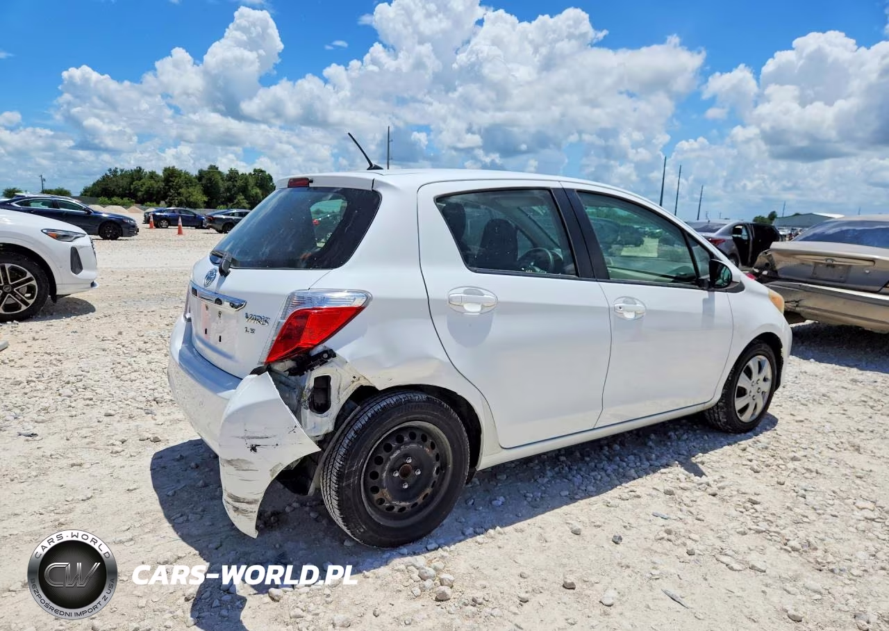 2012 Toyota Yaris 5-Door Le VIN:JTDKTUD39CD519329 - 3
